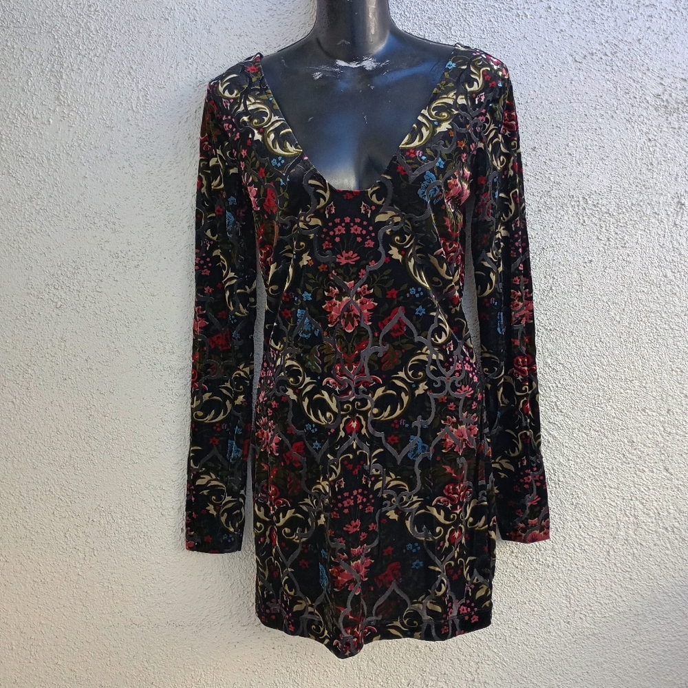 Long Sleeve Velvet Mini Dress in Black Floral